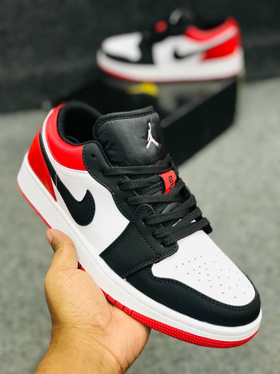 Air Jordan 1 Low - Black Toe